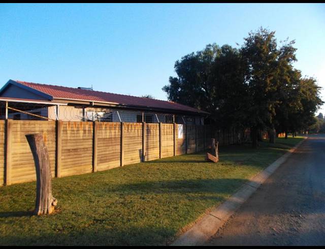 8 BEDROOM HOUSE FOR SALE IN SONLAND PARK